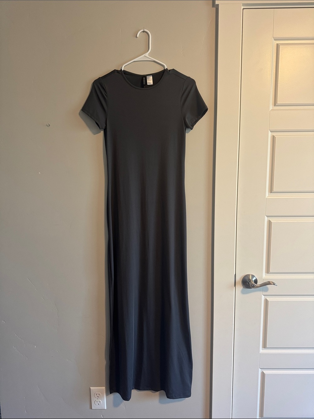H&M Black Short-Sleeve Maxi Dress